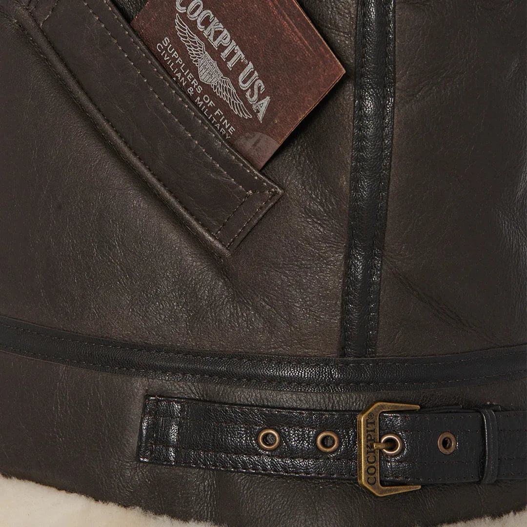Waist buckle and leather patch detail