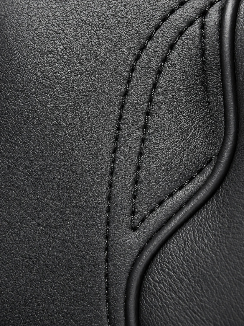 Close-up of the stitching and construction on the Classic Short Wrist Touchscreen Deerskin Gloves made in USA